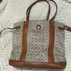 Women’s Tommy Hilfiger Monogram Large Tote Satchel Handbag Bag Purse, tan /brown